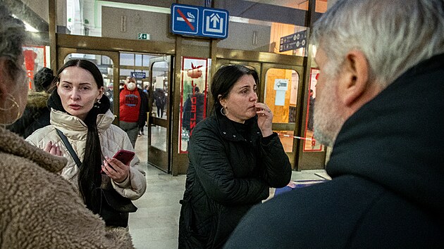 Dv eny, kter pijely evakuanm vlakem z Ukrajiny