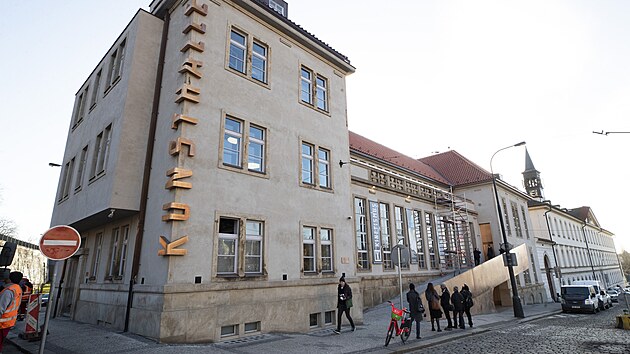 Nov� prostor pro um�n� Kunsthalle Praha zah�jil provoz velkou multimedi�ln�...