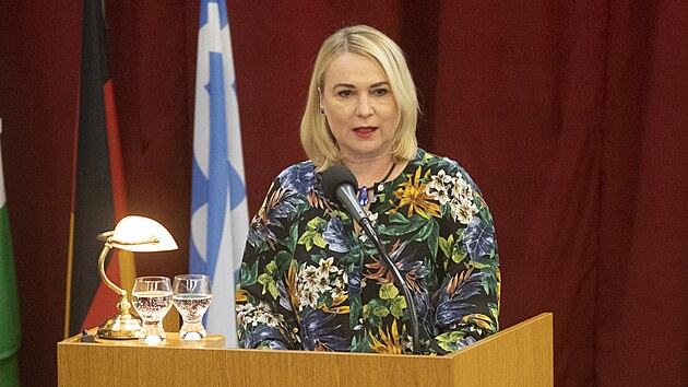 Velitelsk shromdn nelnka Generlnho tbu Armdy esk republiky armdnho generla Alee Opaty k vyhodnocen vcvikovho roku 2021. Zahjen se uskuten za asti ministryn obrany Jany ernochov, zstupc velen AR a dalch host. (22. nora 2022)