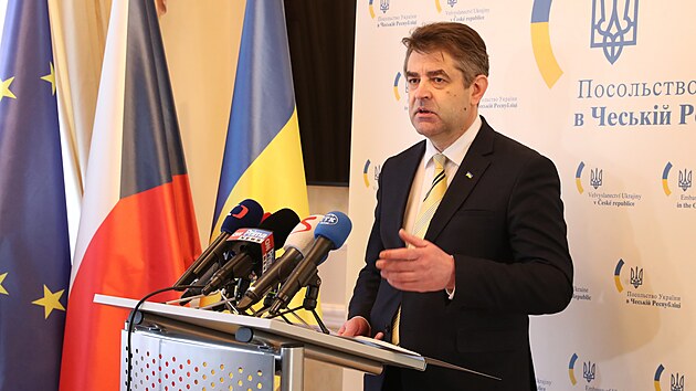 Tiskov konference ukrajinskho velvyslance Jevhena Perebyjnise k situaci na Ukrajin. (24. nora 2022)