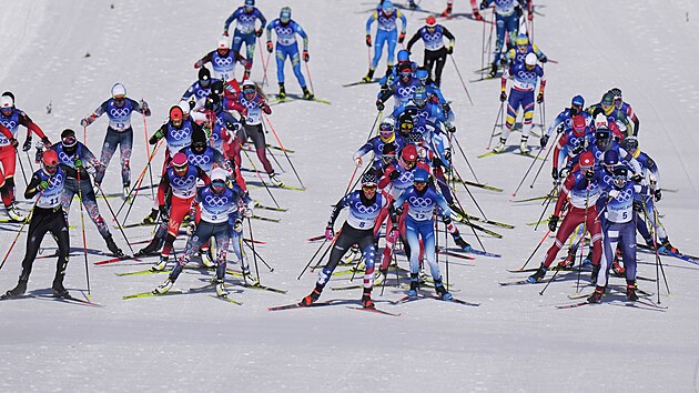 Start enskho  zvodu na 30 kilometr volnou technikou v Pekingu.