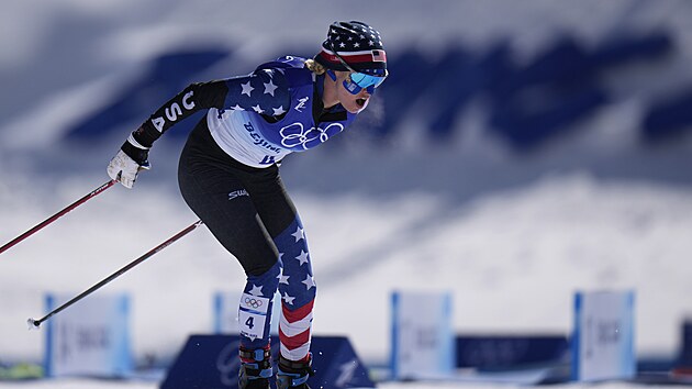 Jessie Digginsov� z USA b�hem z�vodu na 30 kilometr� volnou technikou v Pekingu.