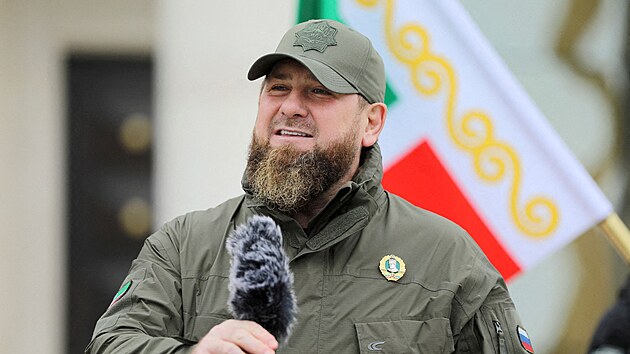 eensk ldr Ramzan Kadyrov promlouv ke svm vojkm ped jejich zapojenm do rusk invaze na Ukrajinu. (25. nora 2022)