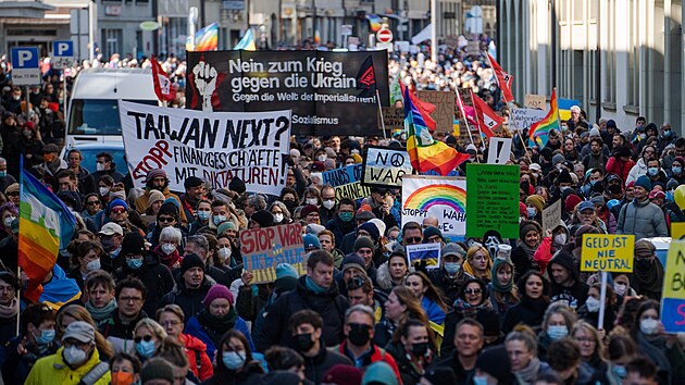 Demonstrace v Bernu na podporu Ukrajiny bhem rusk invaze (26. nora 2022)