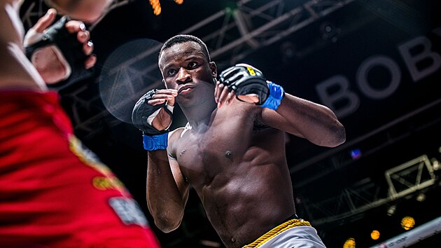 Belgick MMA zpasnk Losene Keita v prvnm zpase v Oktagonu knokautoval Karola Ryavho a vyslouil si zpas o titul. V minulosti byl ve vzen a pral se na ulici jako len africkho gangu.