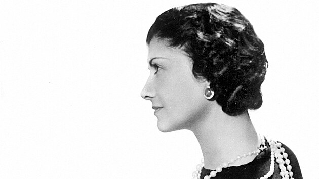 Kaskdovit een perlov nhrdelnk byl domnou jedinen Coco Chanel.