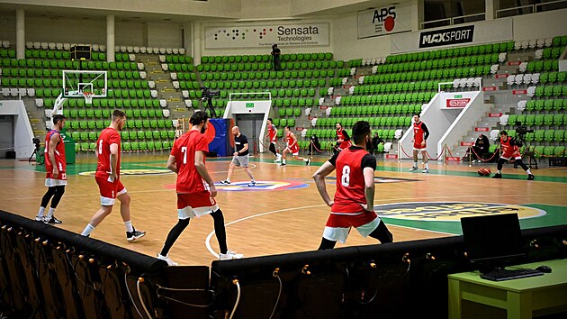 Momentka z trninku eskch basketbalist v Botevgradu