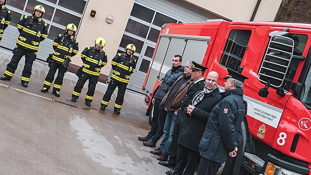 Ukzka chytrch zsahovch oblek smartPRO, kter vyuvaj prat profesionln hasii ve stanici v Radotn.