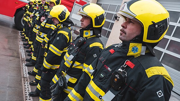 Ukzka chytrch zsahovch oblek smartPRO, kter vyuvaj prat profesionln hasii ve stanici v Radotn.