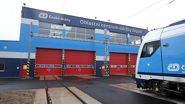 V elezninm depu v Plzni zaala vlakm slouit nov opravrensk a drbsk hala. (20. 2. 2022)