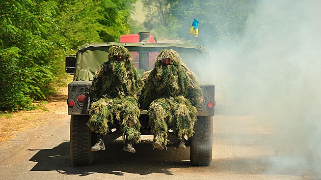 Ukrajinsk taktick vozidlo HMMWV (High Mobility Multipurpose Wheeled Vehicle)