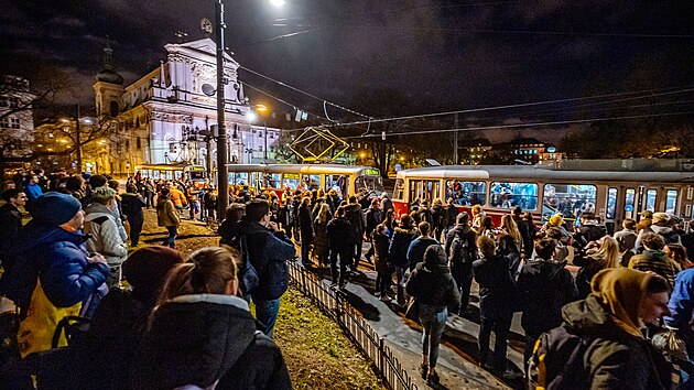 Akce jzda tramvaj 22 ve 22:22 dne 22. 2. 2022 pilkala do jednotlivch spoj stovky Praan. Byl to hodn vesel mejdan.