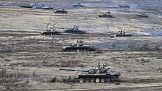 Spolené tankové cviení ruské a bloruské armády ve vojenském prostoru...