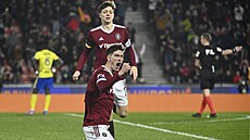 Tomá� �van�ara ze Sparty se raduje z gólu proti Zlínu.