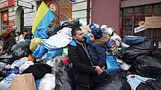 Lidé se v Praze účastní sbírek na podporu Ukrajinců. Donáší oblečení, hygienu i...