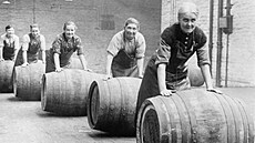 Samoz�ejm� zbrojovky, ale té� chemi�ky, pivovary, uhelné sklady, ve�ejná...