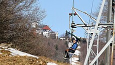 Nejdel�í osobní lanová dráha v �esku vedoucí z Krupky na Komá�í ví�ku.