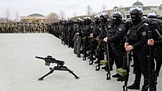 eentí vojáci bhem projevu Ramzana Kadyrova v Grozném (25. února 2022)