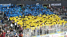 Kotel sparanských fanouk vytvoil choreo znázorující ukrajinskou vlajku.