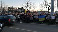 P�ed konzulátem Ruska v Brn� lidé protestovali proti invazi na Ukrajinu