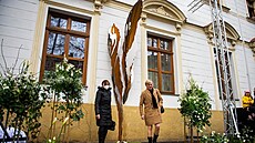 V Bratislavě odhalili památník novináři Jánu Kuciakovi a jeho snoubence Martině...