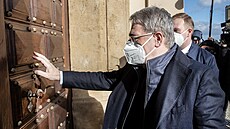 �eské odsouzení Ruska. Velvyslanec Alexander Zmejevský vstupuje do �ernínského...