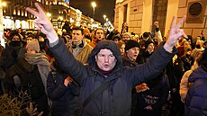 Policie v Petrohradu rozhán�la protestující. Demonstrace vznikla v reakci na...