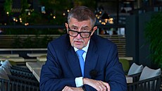 Pedseda ANO Andrej Babi ve svém poadu au, lidi  (28. února 2022)