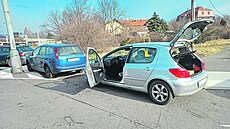 �idi� vpravo stál na P+R v Braníku jen chvíli. Ten druhý zaparkoval tam, kde se...