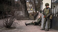 Zranný ukrajinský voják v hlavním mst Kyjev (25. února 2022)
