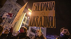 Demonstrace v Praze na podporu Ukrajiny bhem ruské agrese (22. února 2022)