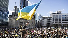 Demonstrace ve Frankfurtu nad Mohanem na podporu Ukrajiny během ruské invaze... | na serveru Lidovky.cz | aktuální zprávy