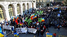 Demonstrace v enev na podporu Ukrajiny bhem ruské invaze (26. února 2022)