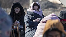 Uprchlíci na hrani�ních p�echodech Ukrajiny se státy EU �ekají a� desítky hodin...