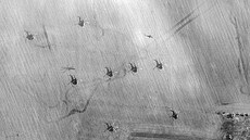 Satelitní snímky spolenosti Maxar ukazují pipravených 150 ruských vrtulník...