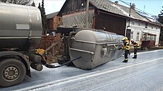 Tah I/43 pokrylo mléko z p�evrácené cisterny.