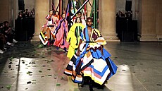 Na p�ehlídkách b�hem týdn� módy vídáme �as od �asu i nenositelné modely, v...