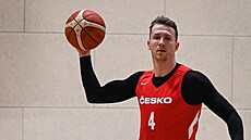 Tomá� Vyoral na tréninku basketbalové reprezentace