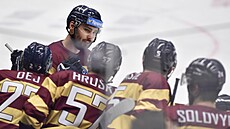 Radovan Bondra z Vítkovic slaví gól proti Komet� Brno.