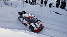 Finský pilot Kalle Rovanperä b�hem �védské rallye