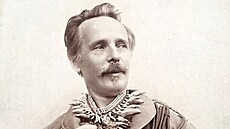 Spisovatel Karel May jako Old Shatterhand na fotografii kolem roku 1900.