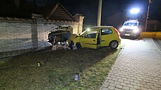 Mladý �idi� nezvládl jízdu a v Rad�icích narazil do domu.