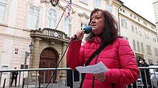 Protest proti pobytu amerických vojsk na území �R svolala KS�M. P�ed ambasádu...