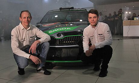 Dominik Stíteský (vpravo) a Jií Hovorka pi odhalení vozu na novou sezonu.