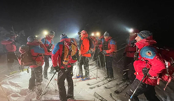 Padesát horských záchraná v pátek veer v Krkonoích hledalo ztraceného...
