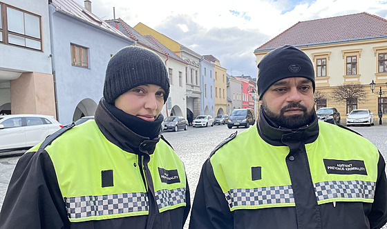 Luká Zatloukal a Veronika Girgová se jako asistenti prevence kriminality v...