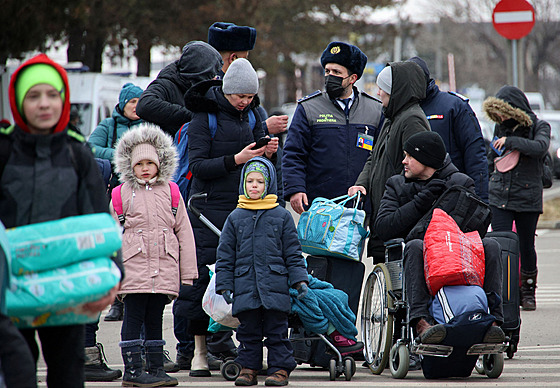 Ukrajintí uprchlíci prchající ped válkou v rumunském Siretu poblí...