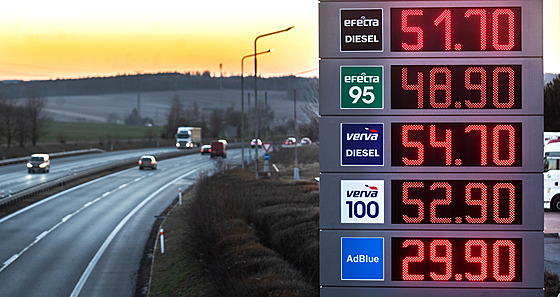 erpací stanice Benzina na okraji Prahy. (8. bezna 2022)