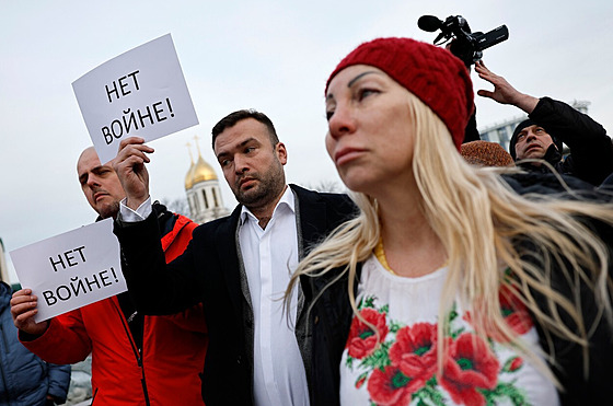 Rusové v Kaliningradské oblasti protestují proti ruské invazi na Ukrajinu. (24....