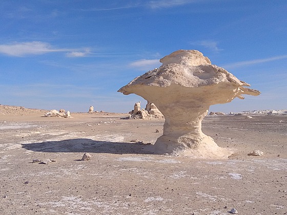 Trochu jiný záitek z Egypta eká návtvníky v Bílé pouti u oázy Bahríja. 